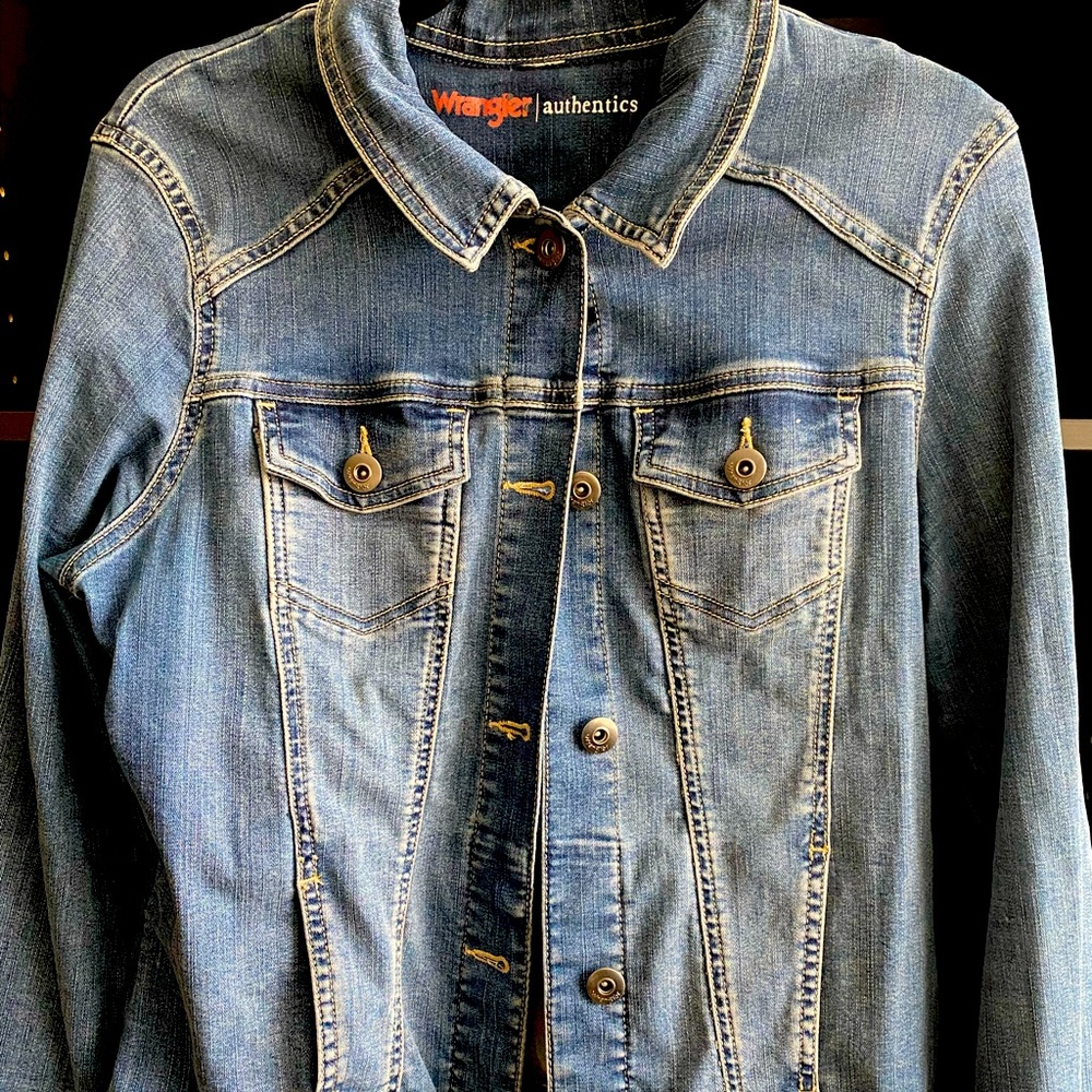 Wrangler Jean Jacket w/Vintage distressing size M/L